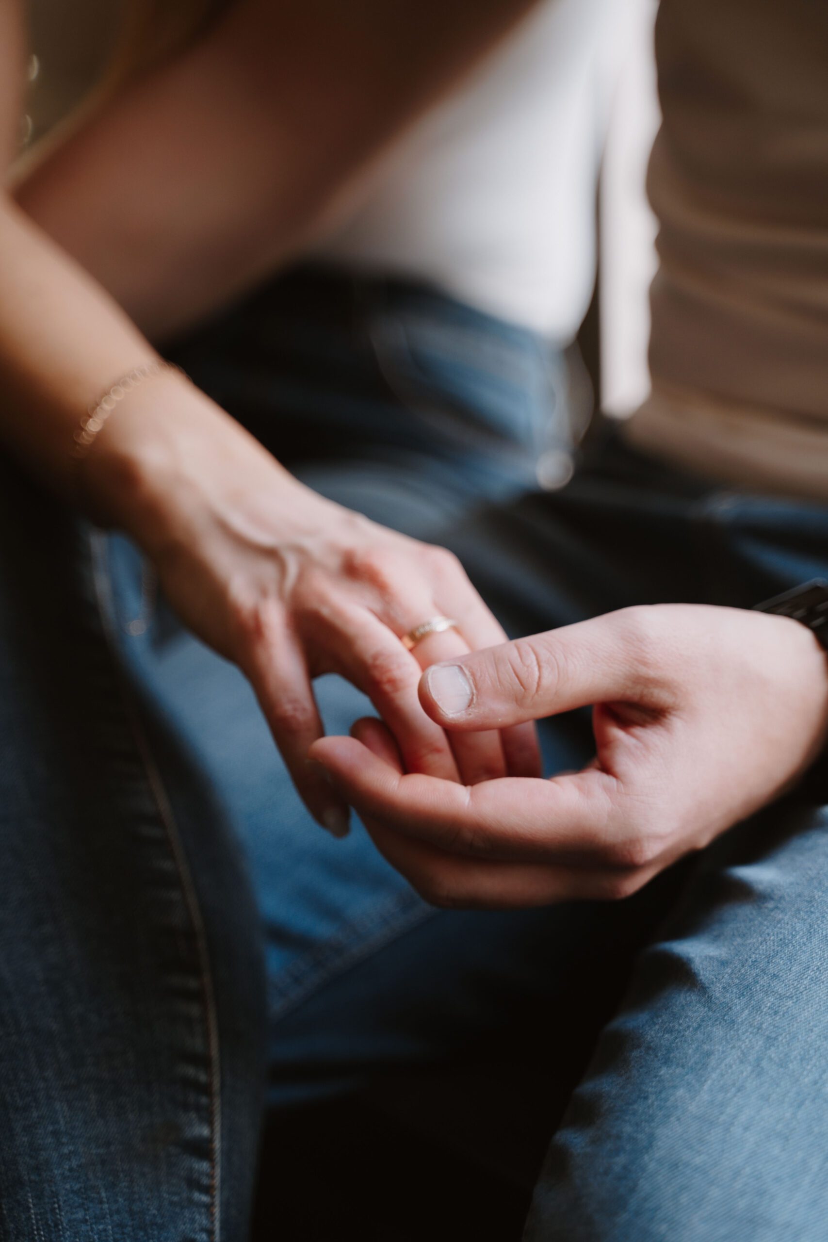 peresessiooni fotograaf koos koeraga