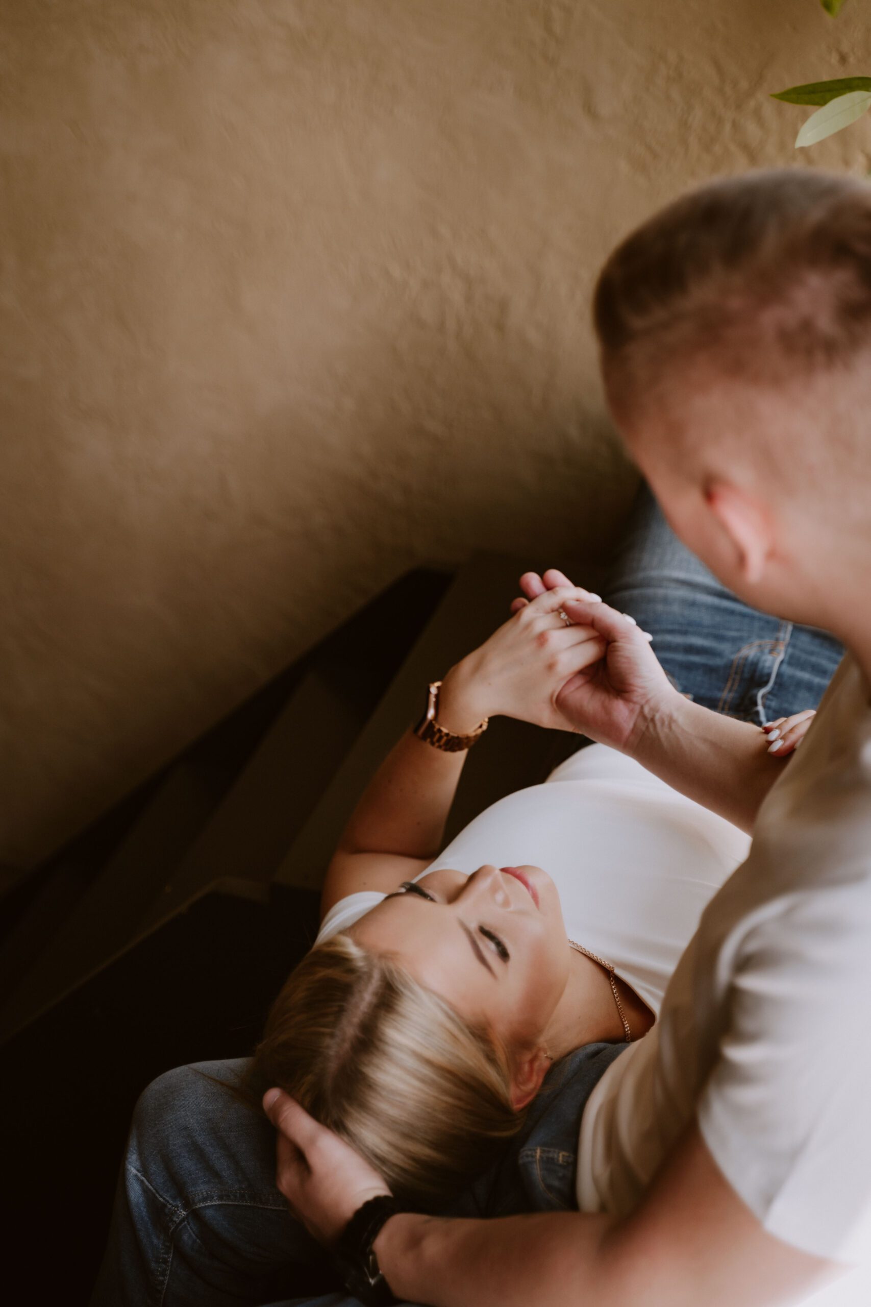 peresessiooni fotograaf koos koeraga